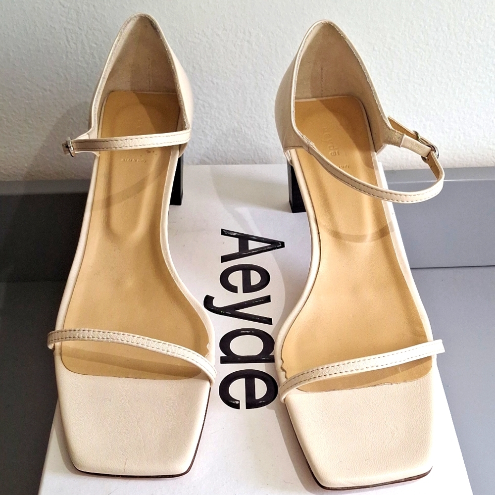 NEW Aeyde Cream Leather Sandals Size 41! RARE!